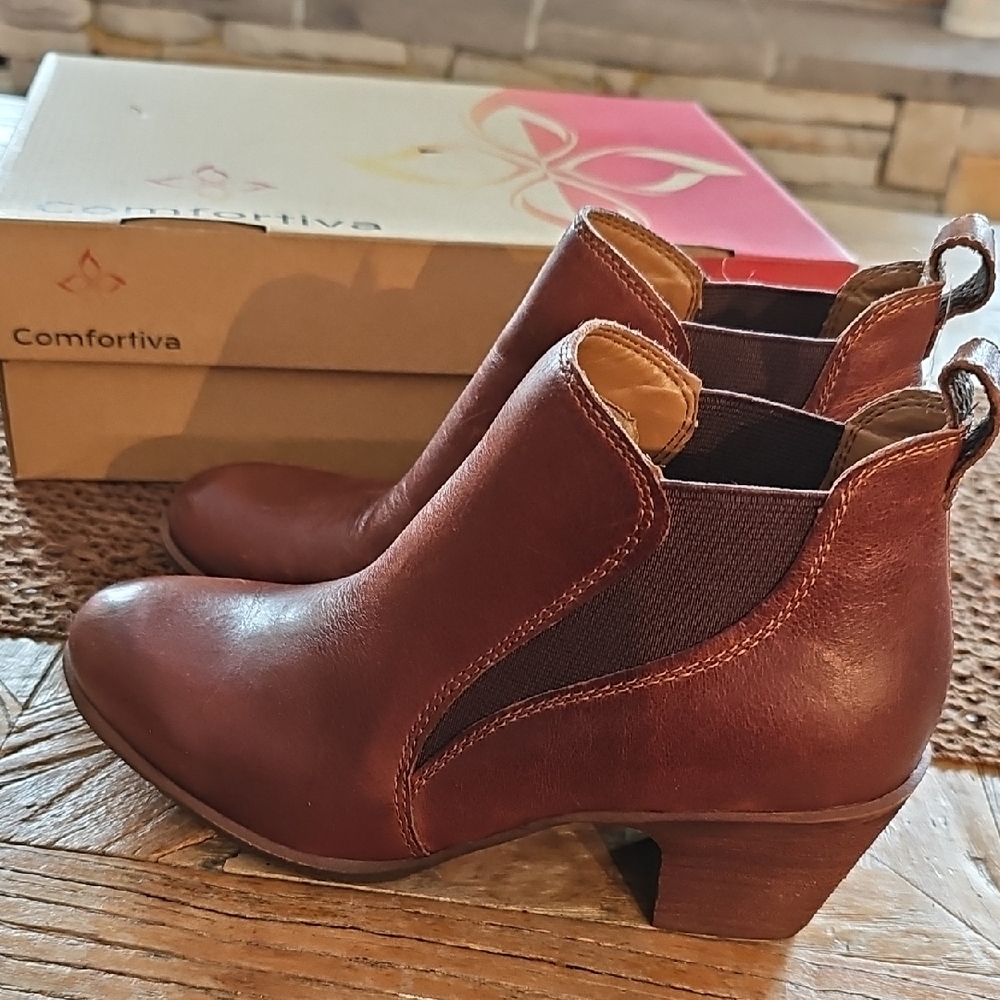 New COMFORTIVA Leather Boots, 6.5